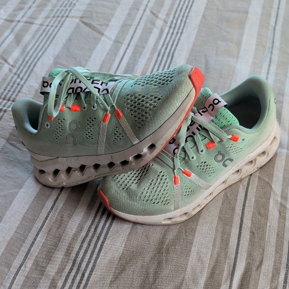 Womens On Cloudsurfer Size 7